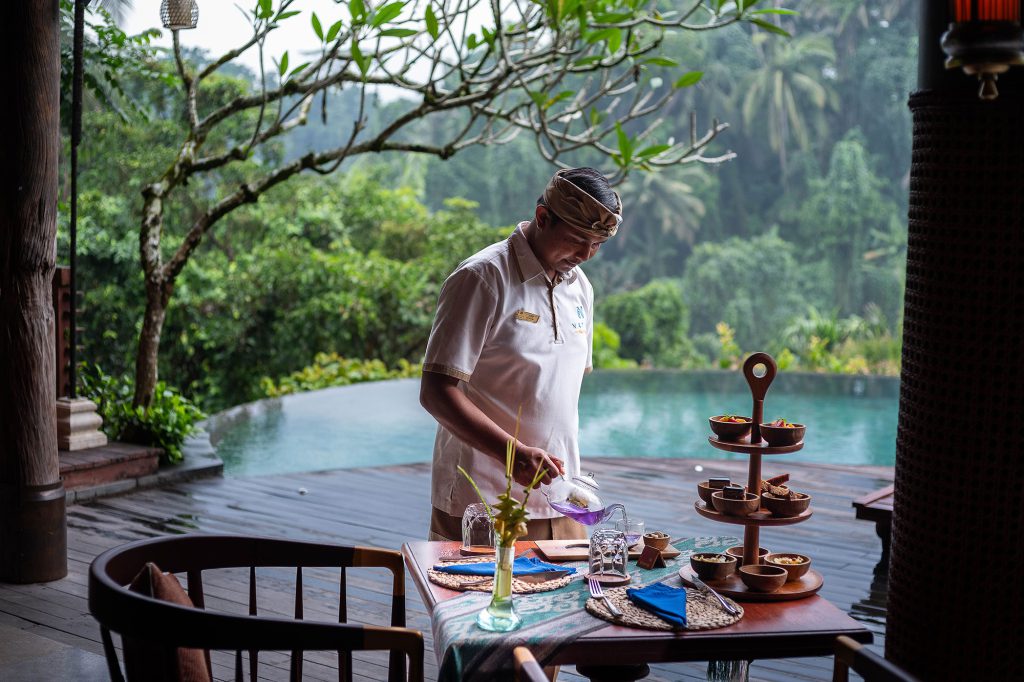 在 Ubud 享用丛林景观下午茶