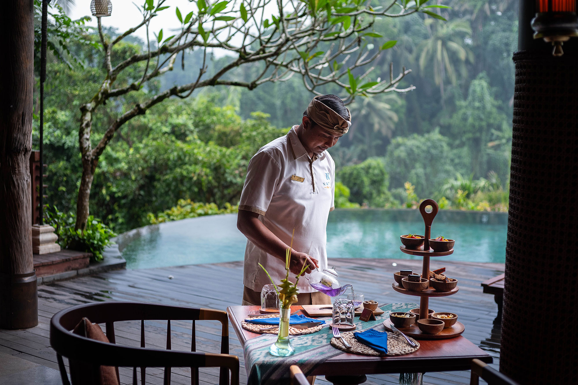 在 Ubud 享用丛林景观下午茶