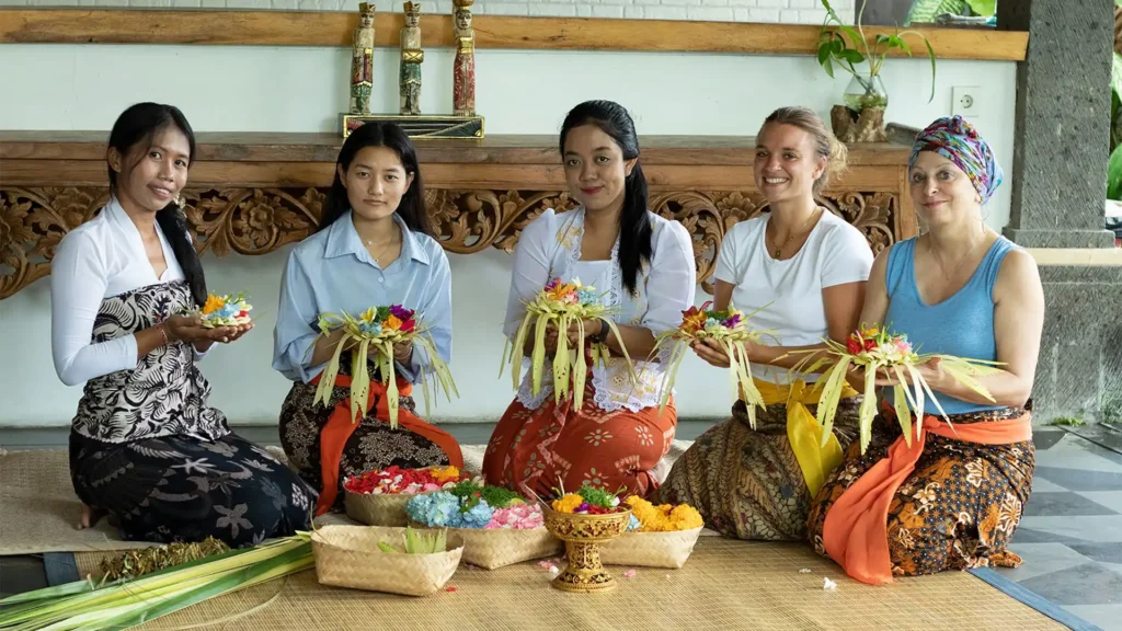 A Balinese offering class at Natya Hotel Tanah Lot (photo 3)