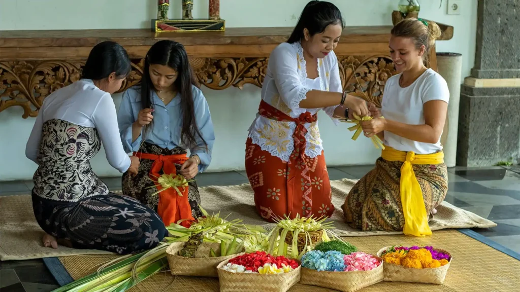 A Balinese offering class at Natya Hotel Tanah Lot (photo 4)