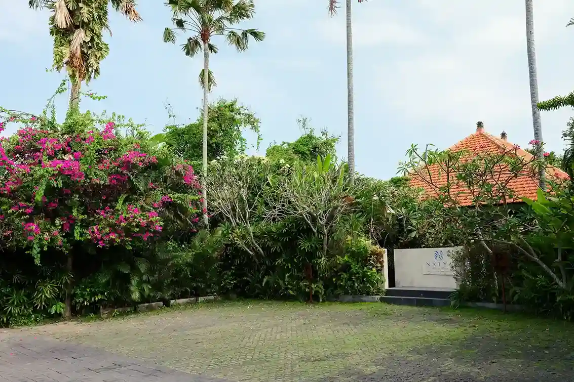 The entrance at Natya Hotel Tanah Lot (photo 5)